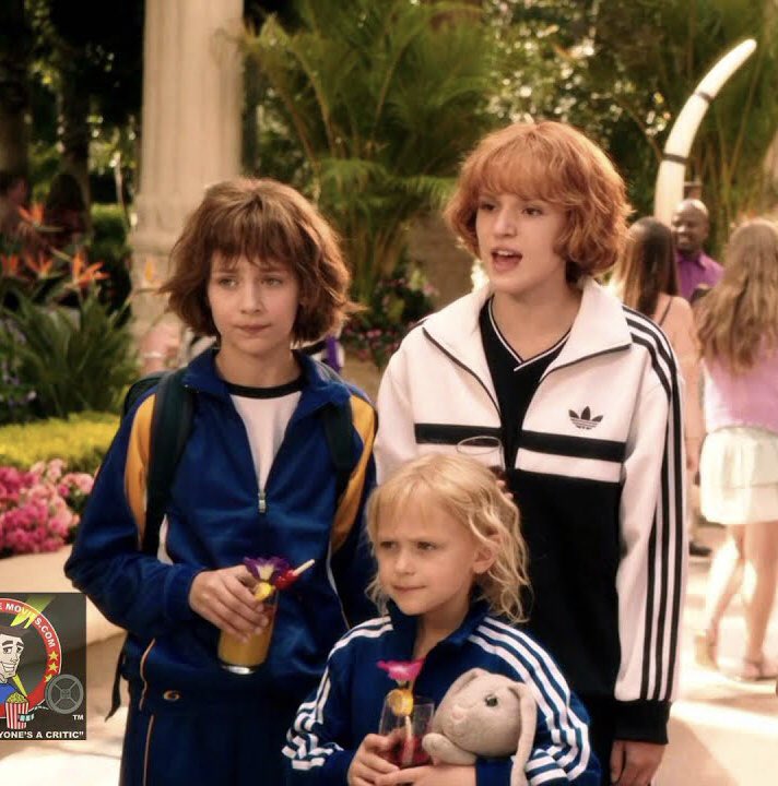 xthinkdifferent's tweet image. My daughter dressed herself today...😂😬🙈 @AdamSandler #blended