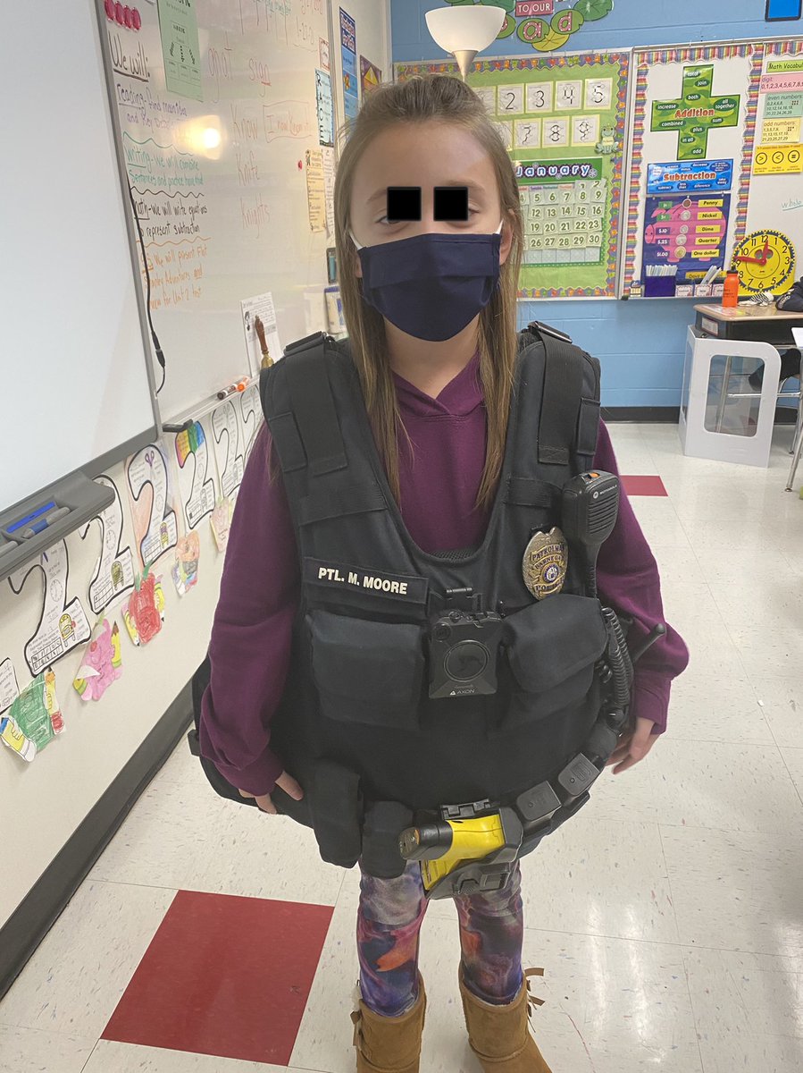 Flat Stanley traveled to our local police and firestation! 👮‍♀️ 👨‍🚒 
We also got a special visit from Officer Moore in our classroom! We really enjoyed learning about both stations and about the important gear on their HEAVY vests! #soaringseahawks