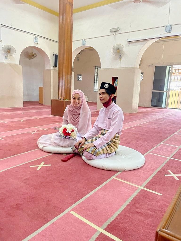 pakoiee's tweet photo. semalam tidor sorang, harini tidor 2 orang 😃👍🏻 https://t.co/nif76UwnCM