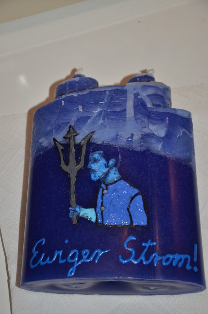 KreativDrachen's tweet photo. Gestern habe ich euch schon eine Kerze gezeigt heute gibt es eine weitere. Diese Kerze habe ich mal fürs ConQuest gemacht. Ich habe sie dann Aqua geschenkt.
#LARP #Kerzen #Conquestofmythodea
https://t.co/lle19uLJ5w https://t.co/nO90Qu3oZh
