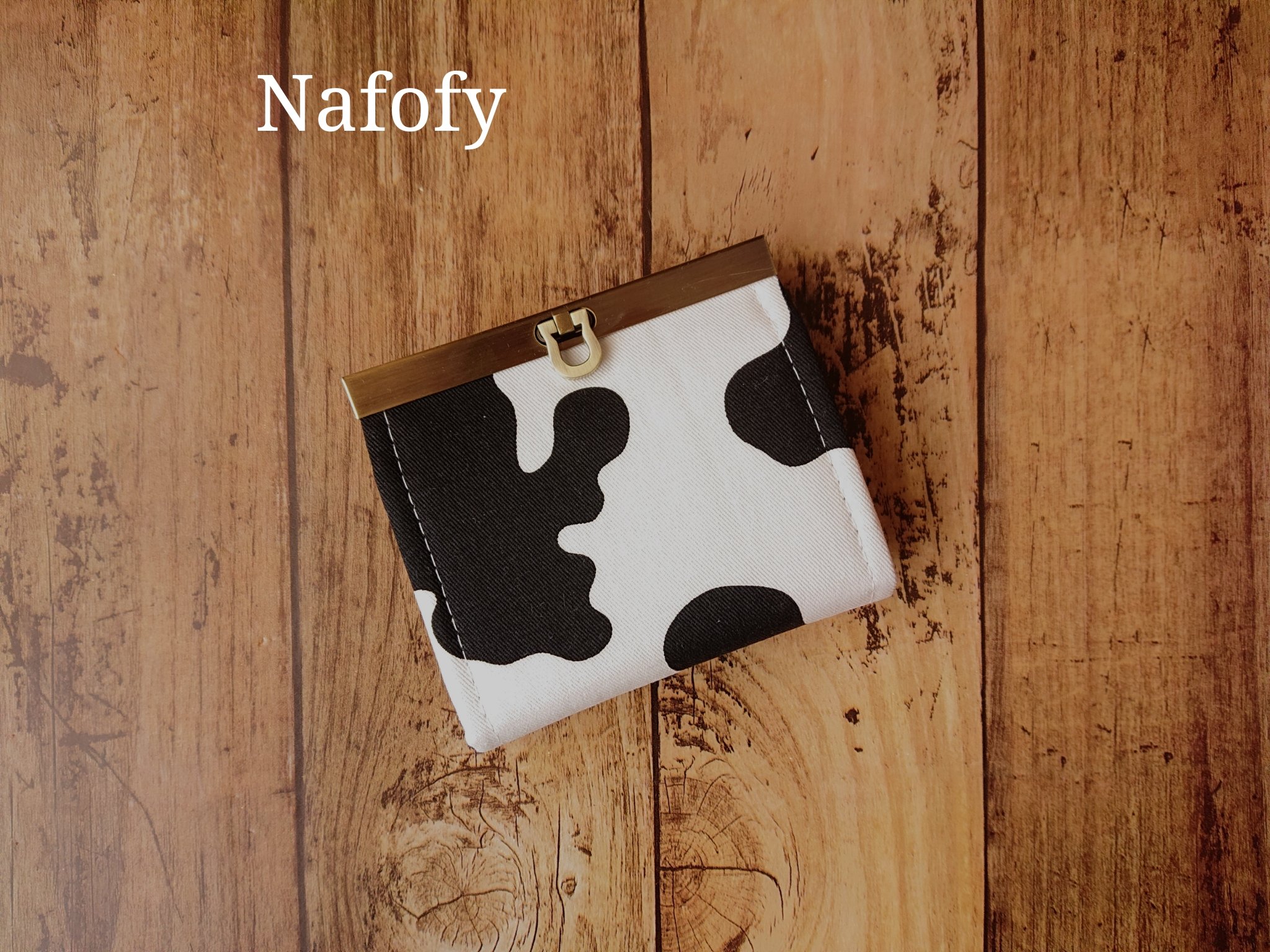 Twitter 上的 Nafofy 可愛い牛柄のツイル生地を使用した口金ミニ財布を製作いたしました ガバッと大きく開くので中がすぐに見渡せて便利です 逆さにしても小銭がこぼれません ミニ財布 口金ミニ財布 丑柄 牛柄 ホルスタイン柄 動物柄 アニマル