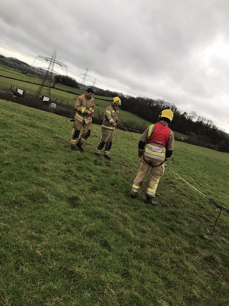 AFRSPatchway's tweet image. Bit of wet weather training with a view. Simulating the rescue of a casualty fallen on a steep bank #mudmudmud #swah #notjustfires