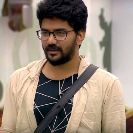 தலைவனுக்கு இவ்வளவு ரசிகர்கள் சேர காரணம் அவரோட உண்மைத்தன்மை. தான் ஜெயிக்க வரல எனக்கு கடன் கொஞ்சம் இருக்கு , கொஞ்சம் மனுஷங்களா சம்பாரிக்க வந்தேன்னு சொன்னாரு அதுக்காகத்தான் வந்தேன். இப்படியெல்லாம் வெளிப்படையா சொல்லமாட்டாங்க யாரும்... இதுதான் ரசிகர்களுக்கு புடிக்க முதல் காரணம்.