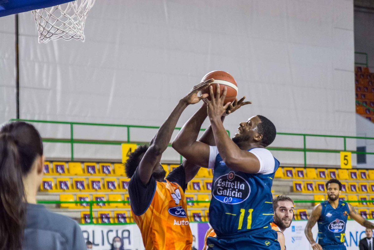 COBSAD's tweet photo. Min.40 ⏱ | Final del partido en el Pazo:
#IbereólicaRenovablesOurense 89-70 @CBT_Autocid

VICTORIA MUY IMPORTANTE‼️
Por desgracia no la hemos podido celebrar con vosotros pero tenemos claro que la habéis disfrutado desde vuestras casas.
Seguimos trabajando 💪🏻
#ForzaCOB https://t.co/6igsfy3afI