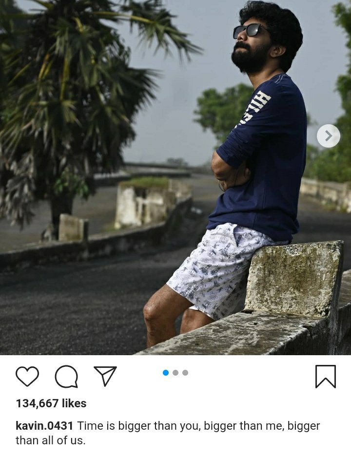 அவரு யோசிக்கிறது எப்பவுமே புதுசா இருக்கும். ஒரு விஷயத்தை புதுசா யோசிச்சி ஆனா அத புரியாத மாதிரி சொல்லுவாரு...2nd and 3rd Picture-க்கு ஒரு Meaning இருந்துச்சி அப்போ..  ஏதாவது சொல்லணும்னு நினைச்சா இப்படி Photo போட்டு Convey பண்ணிடுவாரு...