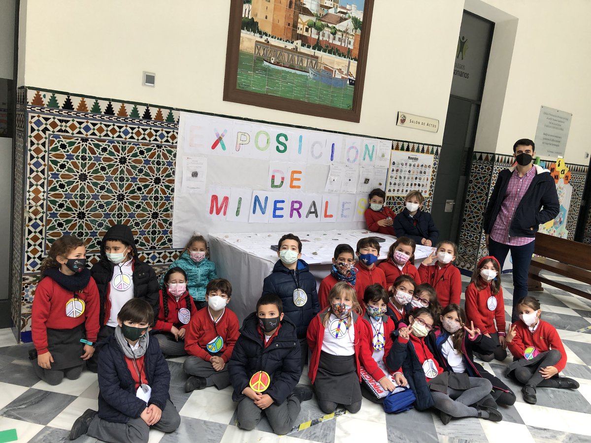 cs_hermenegildo's tweet photo. ¿Qué es La Paz? La Paz es amor, unión, amistad, fe, familia, colegio, casa, unidad, generosidad, perdón, respeto... 
"La paz es un don de Dios y, al mismo tiempo, una tarea de todos" (Juan Pablo II) 
¡Hagamos paz entre tod@s!🕊🕊
#túyyovivimosenlamismacasa
https://t.co/XpjJ7vj5b3 https://t.co/JrVFdm6Ag3