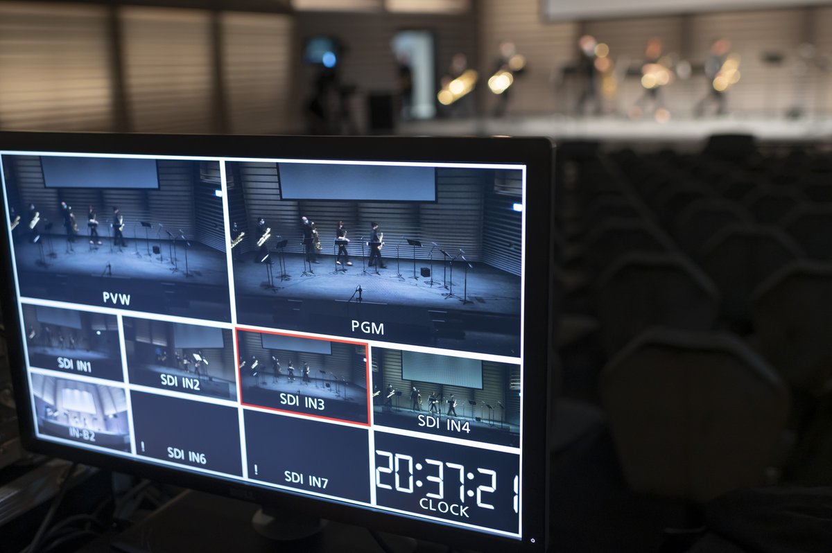 hslu's tweet image. An diesem Wochenende können Sie gemütlich von zu Hause aus unser Online-Musikfestival #Szenenwechsel verfolgen. Informationen zum Programm und den Link zum Gratis-Stream finden Sie unter hslu.ch/szenenwechsel #hslu #hslumusik