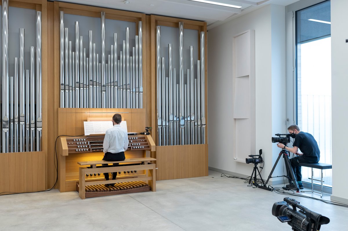 hslu's tweet image. An diesem Wochenende können Sie gemütlich von zu Hause aus unser Online-Musikfestival #Szenenwechsel verfolgen. Informationen zum Programm und den Link zum Gratis-Stream finden Sie unter hslu.ch/szenenwechsel #hslu #hslumusik