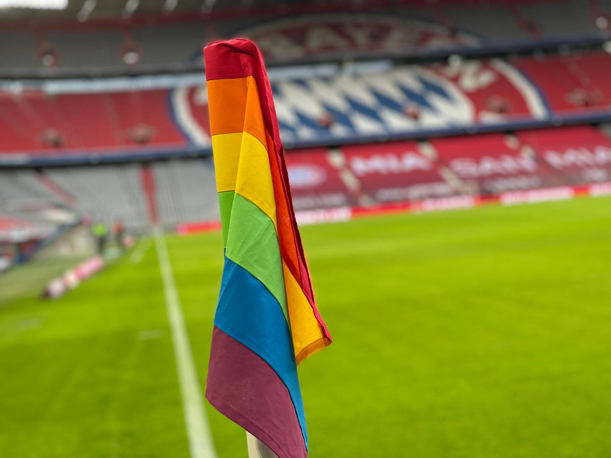 🏳️‍🌈 

#NieWieder #FCBayern