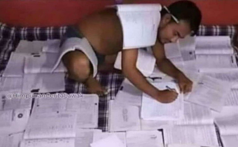 จำลองภาพการเรียนออนไลน์ที่อาจารย์แต่ละท่านคิดว่านักเรียนอยู่บ้านแล้วว่าง