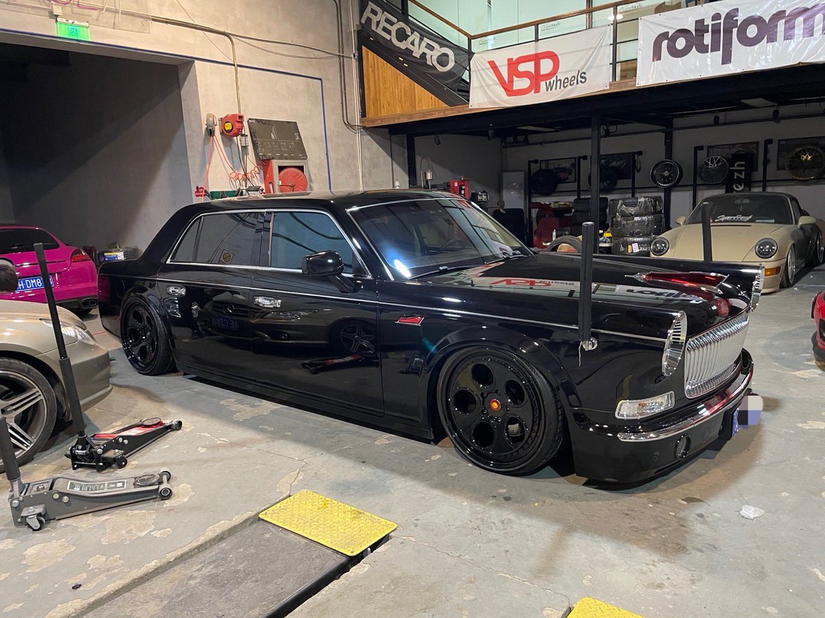 iAcro_r0ach's tweet photo. 🇨🇳最初のスタンス紅旗L5は中国のSuperFrezhによって改造されました
The first stanced HONGQI L5 in China. Build by Superfrezh Works.
由SuperFrezh打造的中国第一台姿态红旗L5诞生。
#China #HONGQI #红旗 #iAcro #SuperFrezh #MagicAir #Stance #bagged #hellaflush #StanceNation #スタンス https://t.co/4T7mEcyJUu