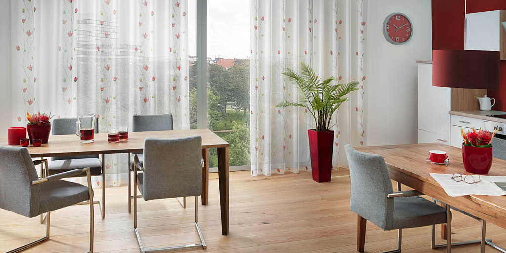 drapilux_uk's tweet photo. drapilux 835 series 70 - The finely watercoloured flowers and the fragile flower stems convey an airy, delicate flair and lend even smaller rooms a certain lightness. #drapilux #intelligencewovenin #interiordesign #interiorfabrics #fabrics #design #interior #intelligentfabrics https://t.co/JsIATmKwOC