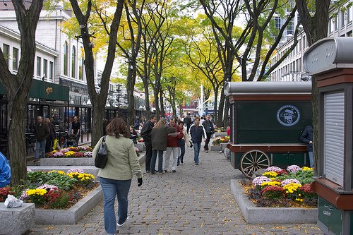 Step 9: Make Interesting SpacesBlank walls, parking lots and aggressive advertising does not a walkable city make.We need interesting shopfronts, spaces to stop and explore and basically keep us from getting bored and jumping in a cab.