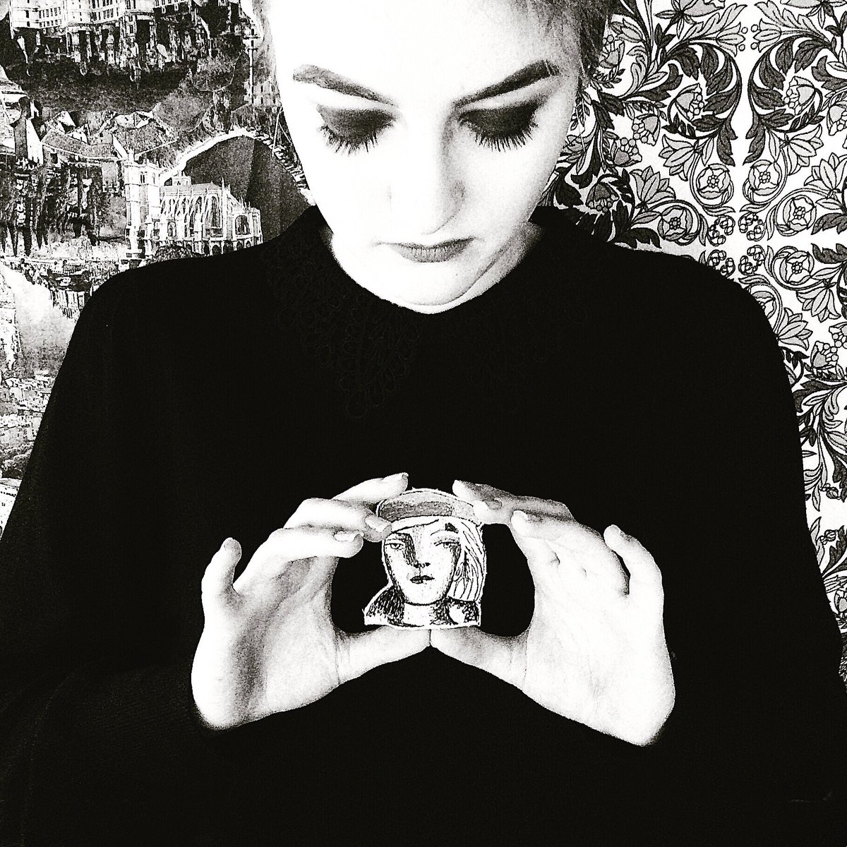 alittlevintage1's tweet image. New sewn #threaddrawnartwork brooches will be available tomorrow! #valentines #ooak #etsy #picassoartworks @etsy