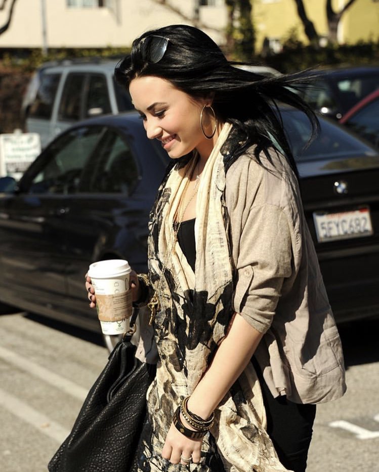 agatamaliklol's tweet photo. I'm so proud of you @ddlovato! I’m forever  forever by your side, no matter what happens. I love you so much ❤️
#HappyLovaticDay
#HappyLovaticsDay https://t.co/Hoit8ImeAy