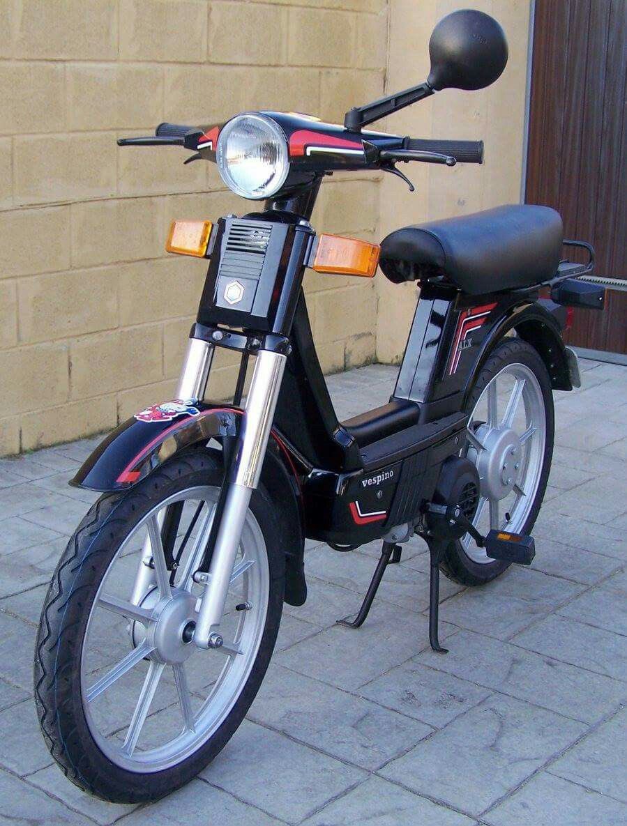 KekoIglesias's tweet photo. Con qué moto ibas al instituto? 

-Derby variant   RT   🔁
-Vespino alx      MG  ❤️ https://t.co/aafmbnam0p
