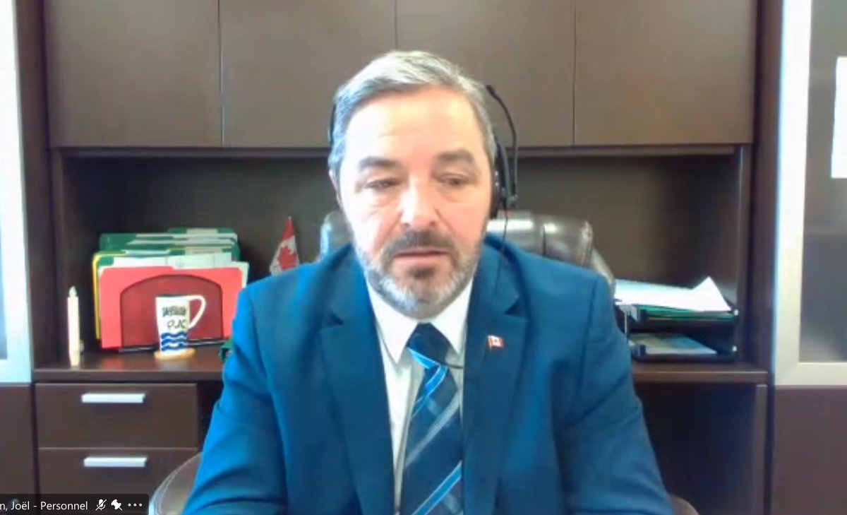 APFfrancophonie's tweet photo. 🗨️@Joelgodinpjc interroge la Secrétaire générale de la @OIFrancophonie sur les perspectives de collaboration entre l'OIF et l'APF sur le thème prioritaire des enfants sans identité. #enfantssansidentité #APF46 https://t.co/8S2QBZANFX