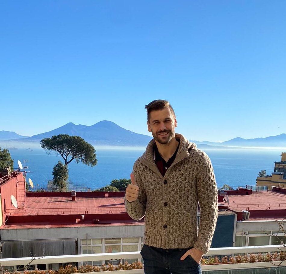 E' arrivato il tempo dei saluti e come si dice a Napoli  "adda passà ‘a nuttat" 
Lascio una città fantastica, un popolo dal calore ed affetto unico, tanti amici e tanti momenti belli che resteranno sempre con me.
È proprio vero che a Napoli si piange due volte ... 
cià uagliù !