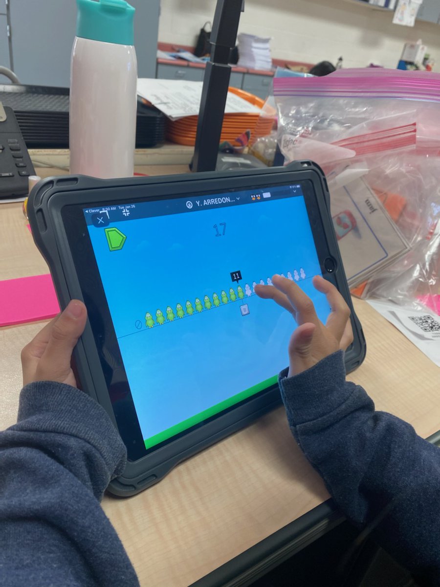 ITS_SQUAD_'s tweet photo. Mrs. Davis' first grade bilingual students are getting into ST Math! Students were asking for more time with the new program when it was time for class to move on. #KISDbest #SESbest #techytwittertakeover #StudentEngagement https://t.co/jK19cu2XBX