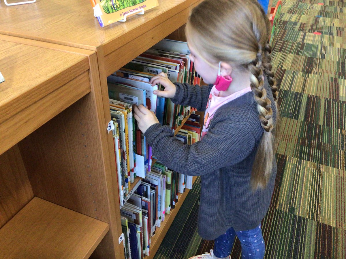 LibraryCCE's tweet image. Kinder students are still working hard to keep the library shelves organized by using shelf markers! @MrsSnodgrassCCE #ccestrong