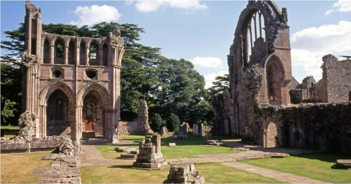 Is one of your New Year’s resolutions to learn more about history? Dryburgh Abbey is one of Scotland’s best surviving monasteries &amp; the burial place of Sir Walter Scott. Nearest station is Tweedbank. Our content is intended as inspiration for future visits only #staysafe