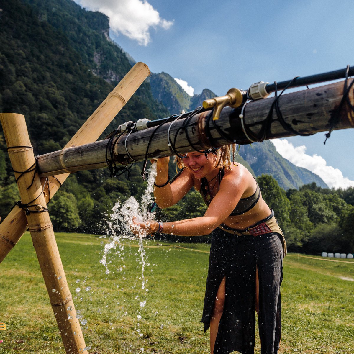 Drinking water can be found anywhere around Switzerland and is the product of natural resources: discover its freshness at Shankra Festival 💧🌿
#ecofriendly #nature 

Read more here: 
join.shankrafestival.org/swiss-sustaina…