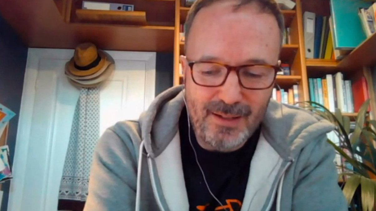 Now  @PizzaForLosers it's  @davidlale of  @CharityPeople.By 2005/6, we were growing quickly, we came up with a new brand: People Unlimited. Also entered new sectors. Then the global crash happened. Recruitment stopped overnight. And new corp sector competitors in shrinking market.