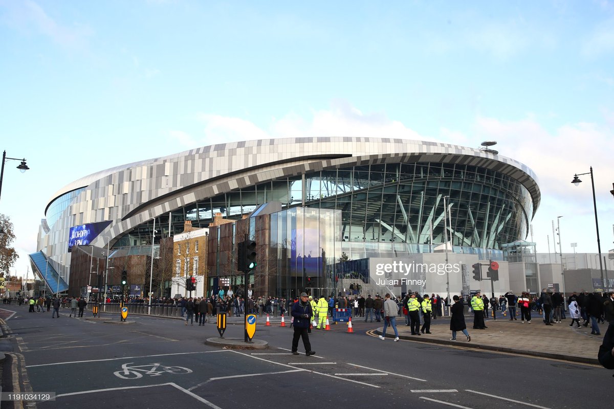Avec ce nouveau stade, Tottenham passe d’une capacité de 36 000 places à une capacité maximale de 62 000 places, ce qui permet des gains de billetterie beaucoup + importants. La différence dans ce domaine se réduit par rapport aux clubs majeurs de Premier League.
