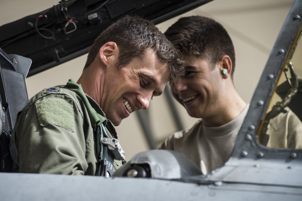 USAFRecruiting's tweet image. Who said all work had to be serious? 🤪

Even in the @usairforce, our Airmen make time to have some fun, crack a joke. Just as long as they get the mission done too 😉 #HaveFunAtWorkDay