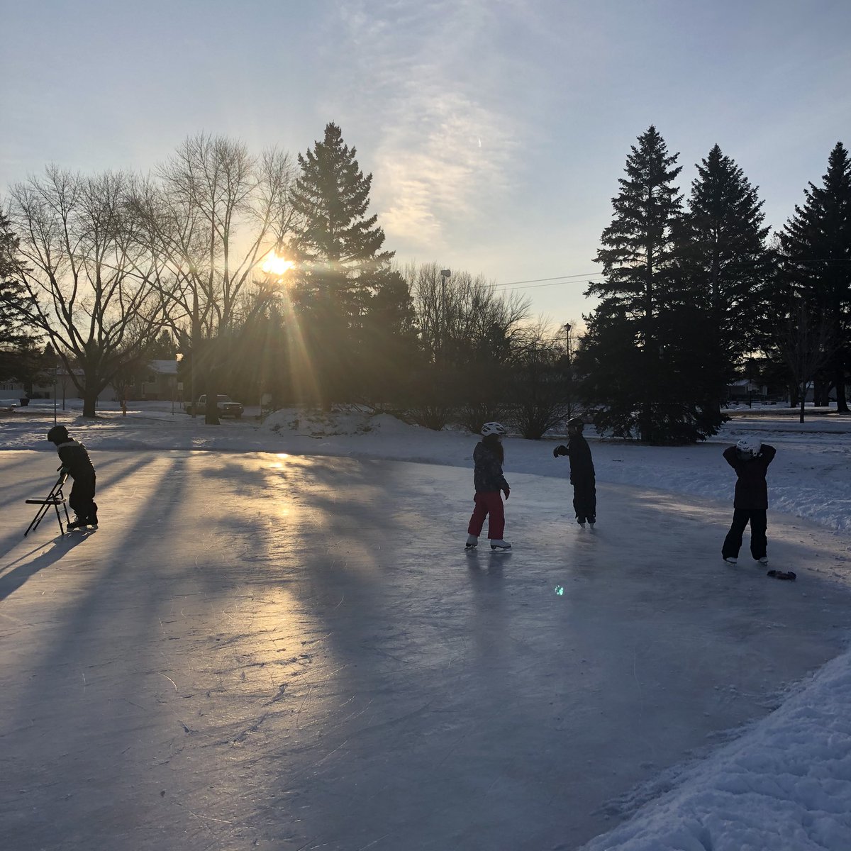 Kelly students enjoying the great outdoors! ⛸🏒
