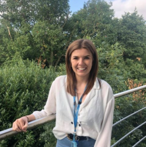 COMICResearchUK's tweet photo. Hi I’m Emma! I am a Research Assistant investigating the effectiveness of #Social #Stories for children with #autism. I am interested in #virtualreality interventions for #communication difficulties. #MeetCOMIC https://t.co/io6E26D6FU