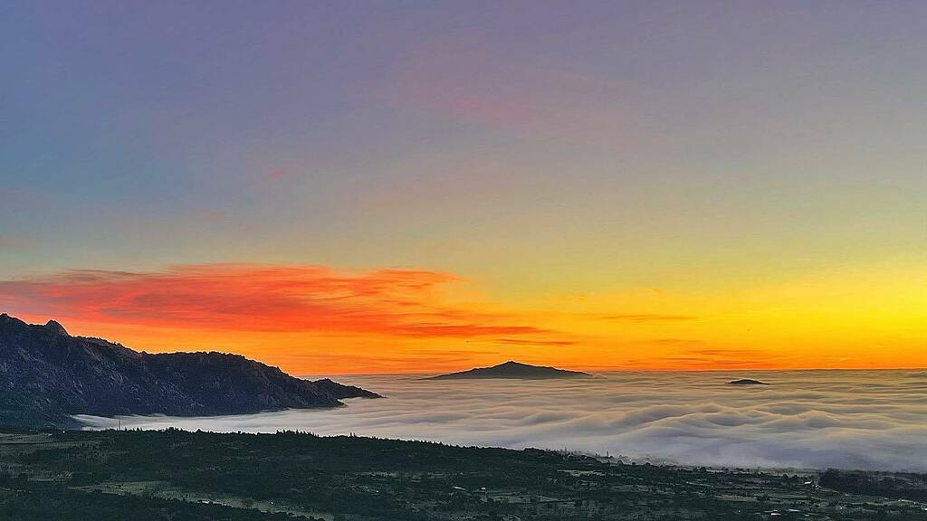 kaikuland's tweet photo. Pedriza y su mar #pnguadarrama https://t.co/xaSo7XDSO9