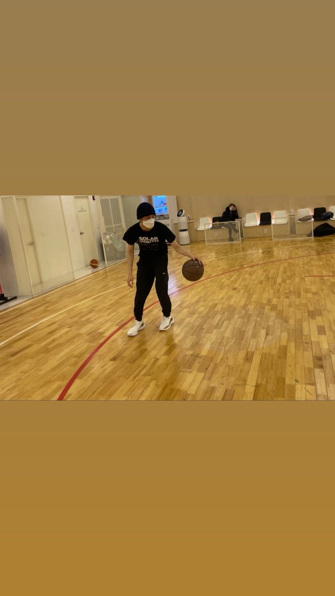 hourlymahae's tweet photo. #MARKSTAGRAM (stories)
basketball time with his bestie in behind! ㅋㅋㅋ https://t.co/7aXgoxkJa3