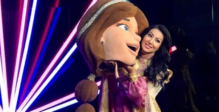 ÙÙŠ Ø§Ù„ÙÙ† Ø³Ù…ÙŠØ© Ø§Ù„Ø®Ø´Ø§Ø¨ Ø¹Ù† Ø´Ø®ØµÙŠØ© Ø´Ù‡Ø±Ø²Ø§Ø¯ ÙÙŠ The Masked Singer ØªØ´Ø¨Ù‡Ù†ÙŠ ÙÙŠ Ø§Ù„Ø£Ù†ÙˆØ«Ø© ÙˆØ§Ù„Ø±Ù‚Ø© Ø§Ù„ØªÙØ§ØµÙŠÙ„