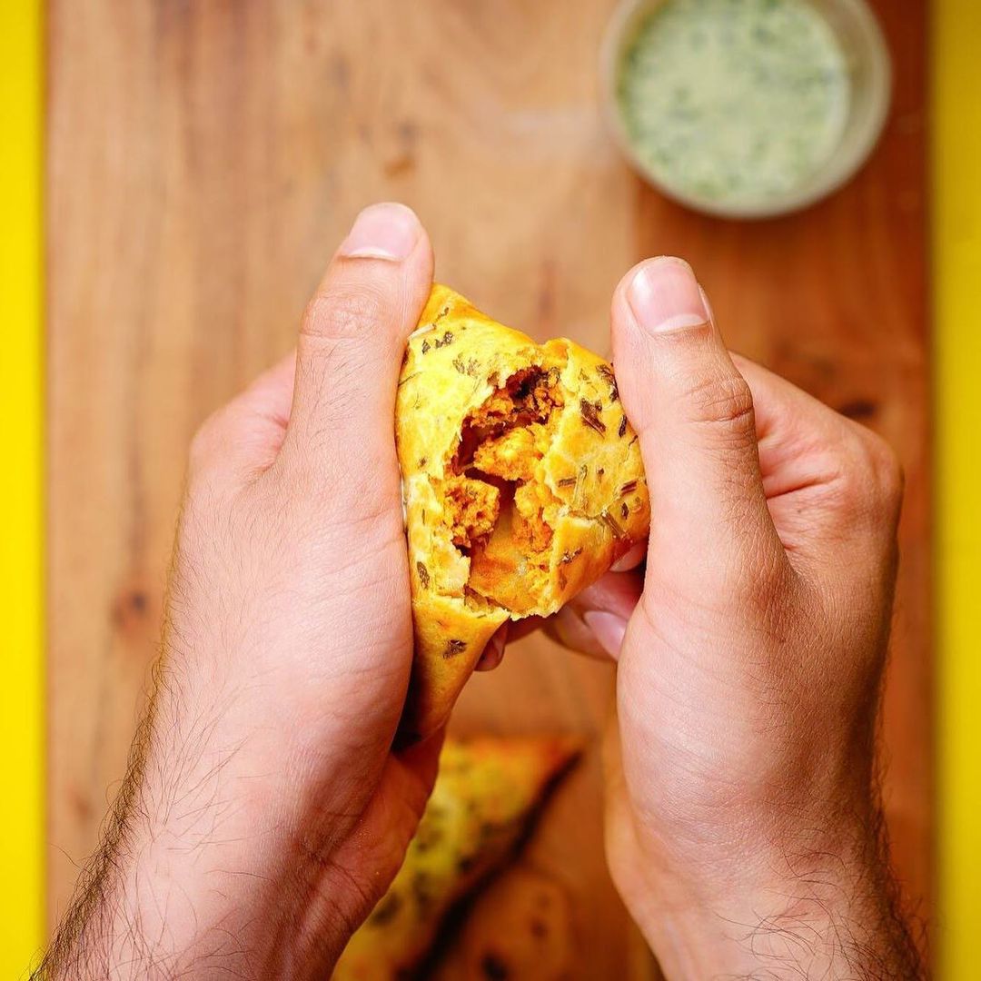Tastehead's tweet photo. The founders of Gimme Samosa had a clear vision of reinventing the triangle-shaped treat, including a twist by introducing sweet options to sit alongside their savoury counterparts. 
Click the link to read more about the delicious journey: 
https://t.co/JGSOUthfuG https://t.co/Zx4wkvxs9Q