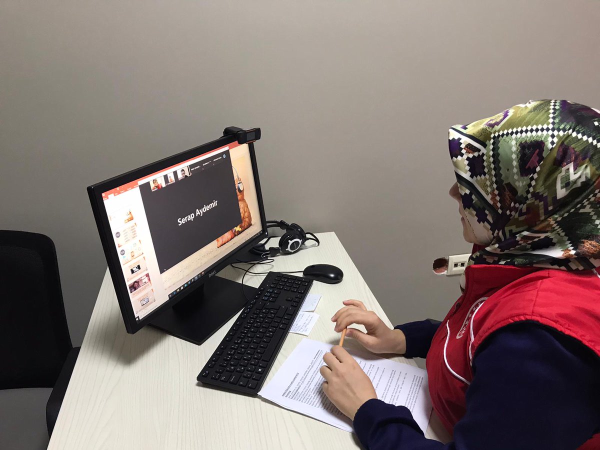 "Farkındayız" ile "İnternet ve Sosyal Medya Doğru Kullanımı" sunumlarımız kapsamında TOKİ Ortaokulu 7. sınıfı öğrencileri online ortamda bir araya geldik. 
Ayrıca gençlik merkezimizin faaliyetleri hakkında bilgilendirmede bulunduk.

#PazarGM
#Farkındayız