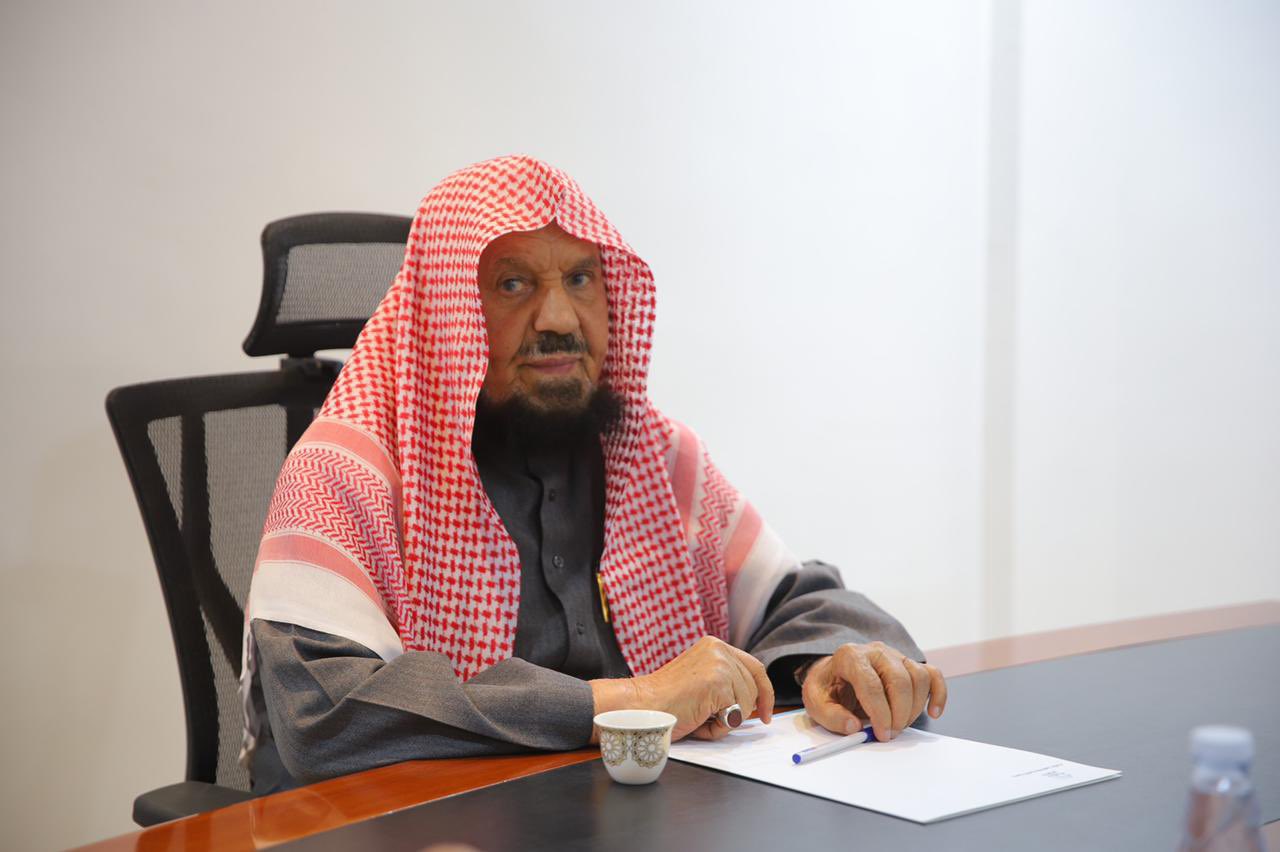 صحيفة شقراء يحدث الآن نائب رئيس جمعية التنمية والتطوير بمحافظة شقراء معالي الشيخ عبدالله بن منيع يجتمع بأعضاء مجلس الإدارة وأعضاء اللجنة التنفيذية بالجمعية