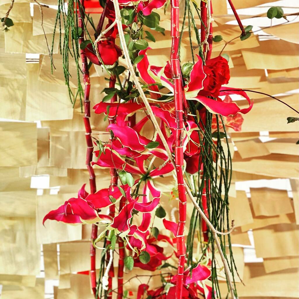 Going ahead with the search for more  Interesting Figures of Floristry . Here the Kyogiwood from Japan . Cornus on a String . #gloriosa. Building  a #structure  for the #wood -tiles #gregorlersch  #gregorlerschshootings # instagr.am/p/CKlcH9vlbyN/