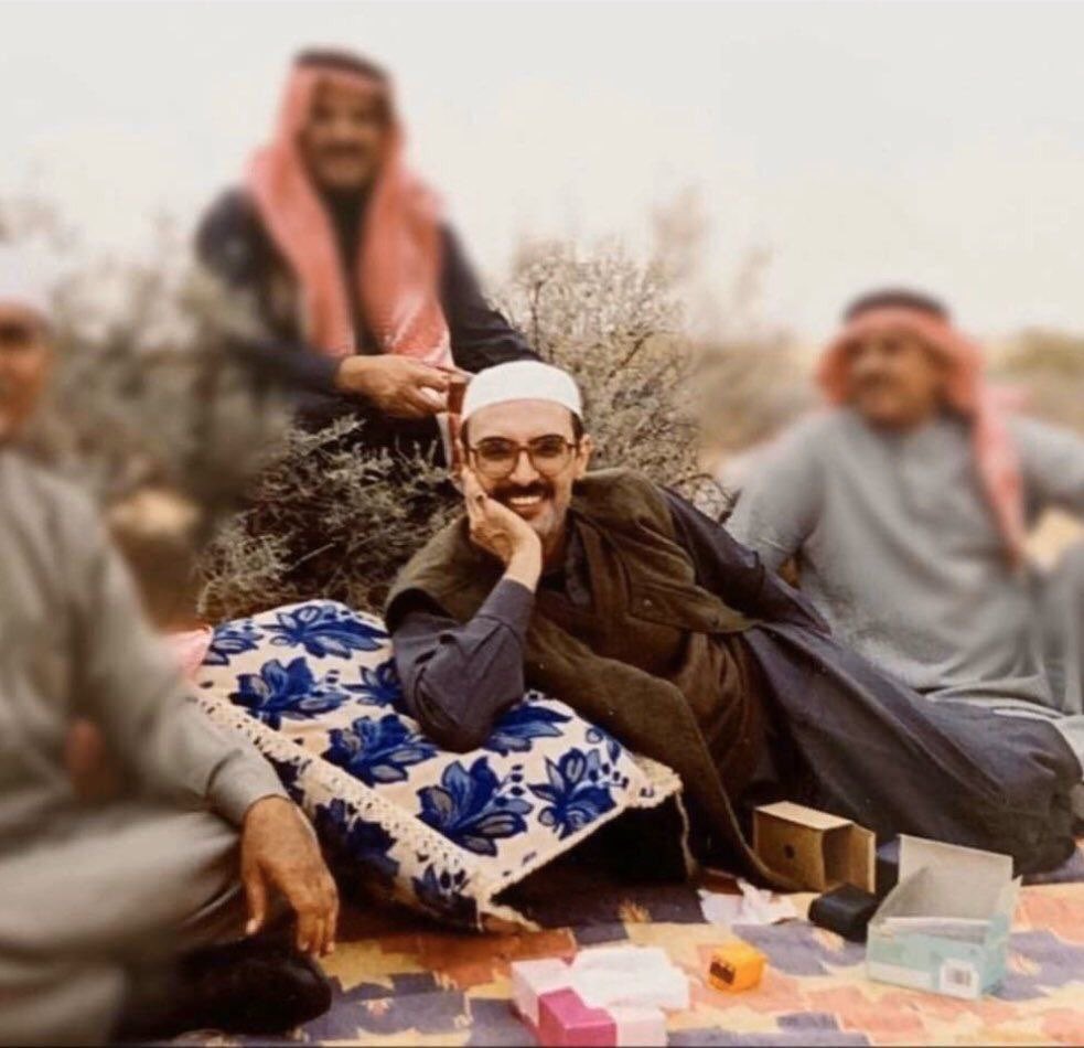 Sh3rj's tweet photo. من عرفتك و أنا اشوف الناس بطرف عين 
أحس إني ملكت شي ما يملكونه ♥️. https://t.co/na05DJC9Zb