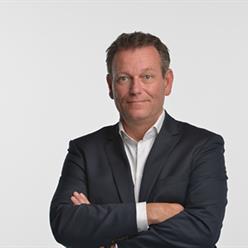 BNGBank's tweet photo. Jaco van Goudswaard gaat IT-organisatie nog meer richten op strategische doelen zoals klantpartnerschap. #BNGBank #maatschappelijke #Impact https://t.co/XMaX4F88sV https://t.co/pvrifPD23F
