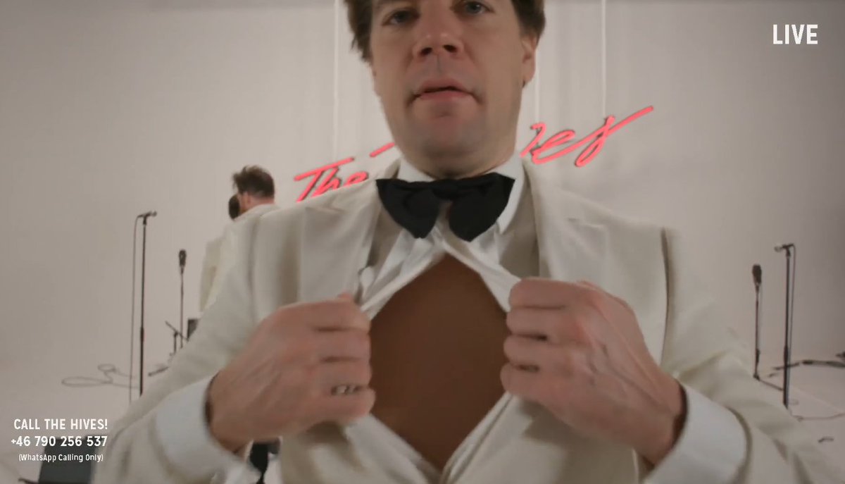 naoking705's tweet photo. ペレちゃんの2本同時ラッパ飲みには笑わせてもらった
#TheHivesWWWTour 
#TheHives 
#WorldsFirstWorldWideWebWorldTour https://t.co/W92lCheAlf https://t.co/HNemp3K7pS