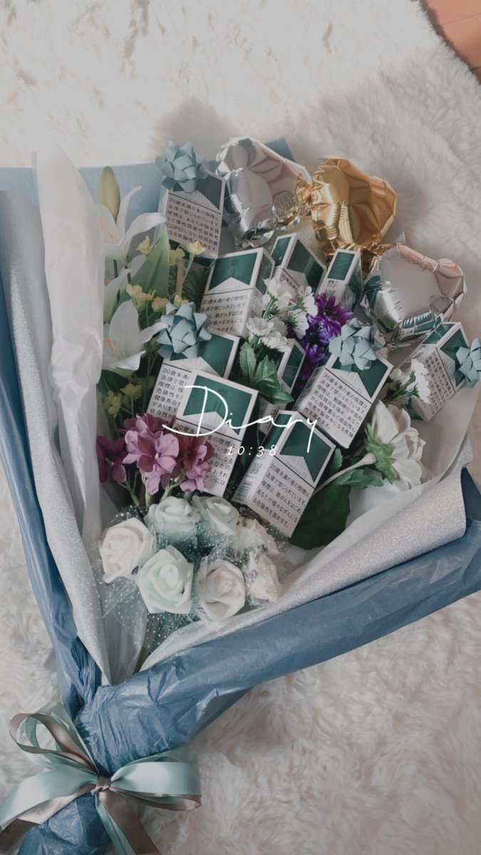 Twitter 上的 Sena バイト先でお世話になった上司に タバコブーケという世界一 体に悪いプレゼントをしたんですけど 明日 明後日と好きな先輩までも いなくなってしまうので 大量生産中です 本物のお花だったらもっと 綺麗なんだろうな T Co Hybhazkka4