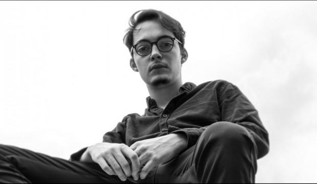 Les 10 tracks du moment de HOLOW

Vous n'avez peut-être pas encore entendu parler de ce jeune talent français... À 20 ans, HOLOW rejoint pourtant le tout-puissant label Ultra avec un premier single 'Chemicals' en ligne ce vendredi…

En savoir plus : djmag.fr/articles/5023-…