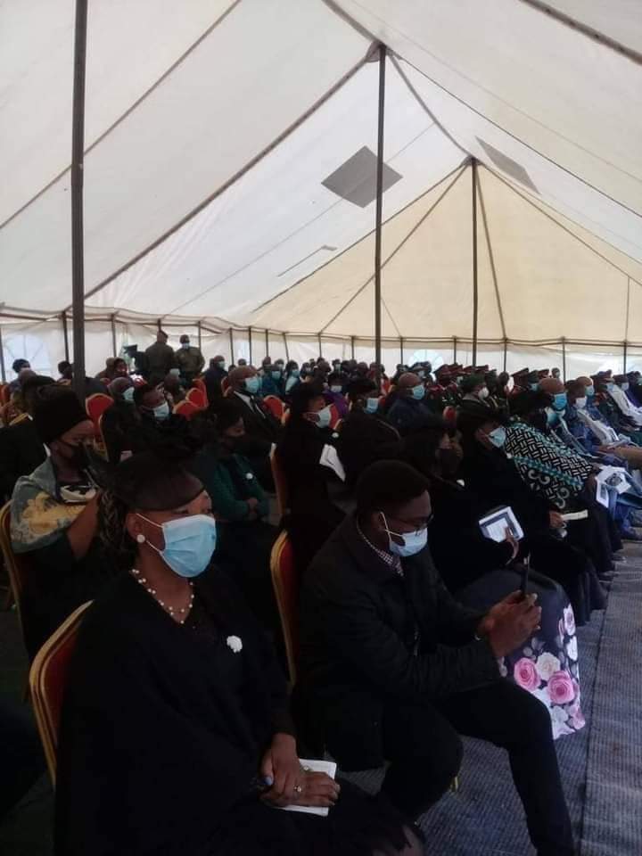 Majoro: Lefung hoea lelapa le banna  ba leshome

Lelapa le banna ba leshome
👇