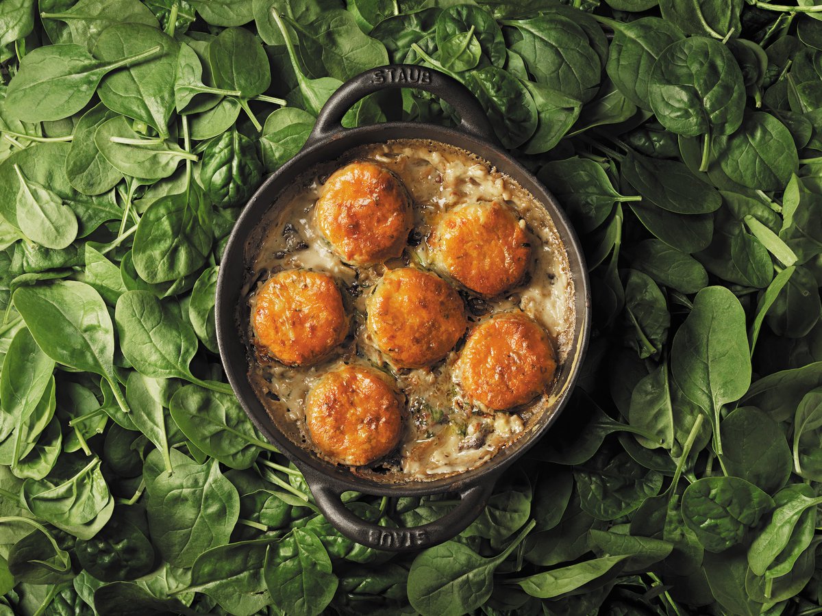 Warm up your week with this Mushroom Cobbler recipe from our cookbook!

It's the perfect comfort food for winter days, with a hearty mushroom filling and classic cheese sauce. 

ow.ly/Bs3c50DkyIf