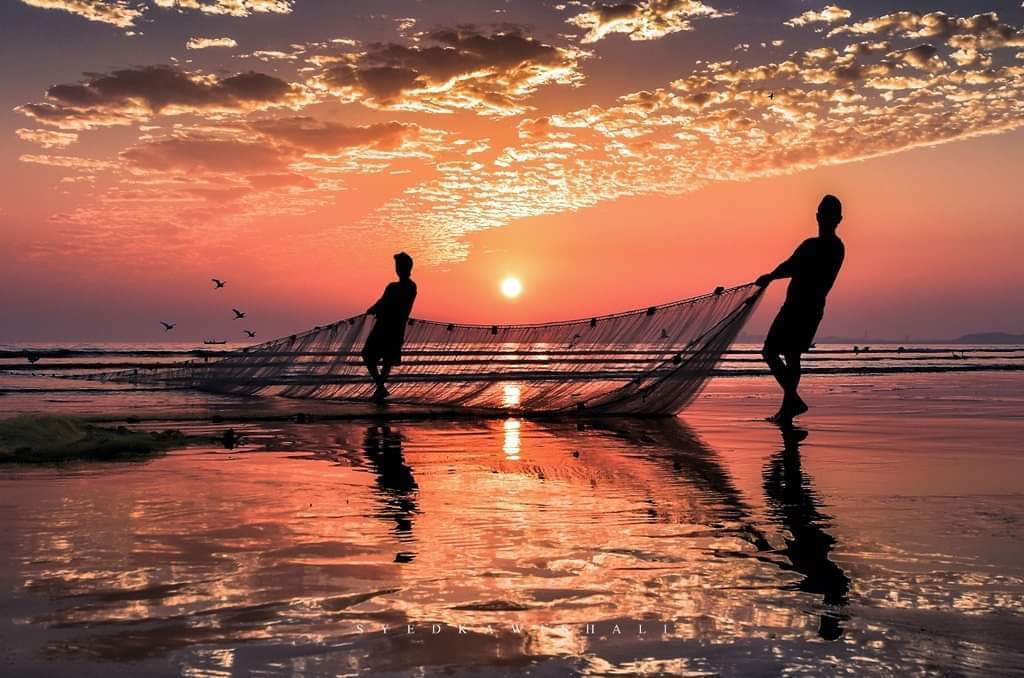 I'm a self-taught photographer from Karachi, Who has addiction with Nature and Landscape photography. Simple RT won't make me famous, But it could get my work to people who should see it.