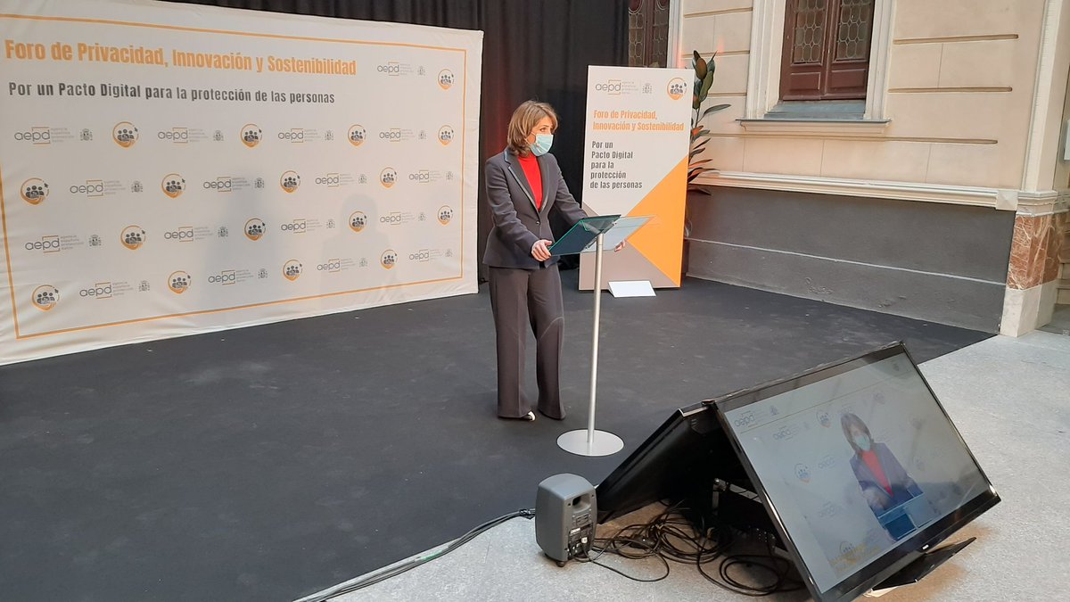AEPD_es's tweet photo. Dolores Delgado, @fiscal_es, clausura el #ForoPactoDigital sobre #privacidad, #innovación y #sostenibilidad, en el que se ha presentado el #PactoDigitalAEPD y la campaña #UnSoloClic. #DíaProtecciónDeDatos  #DíaEuropeoProtecciónDatos #AEPDSocial https://t.co/Abjyne5Zu9