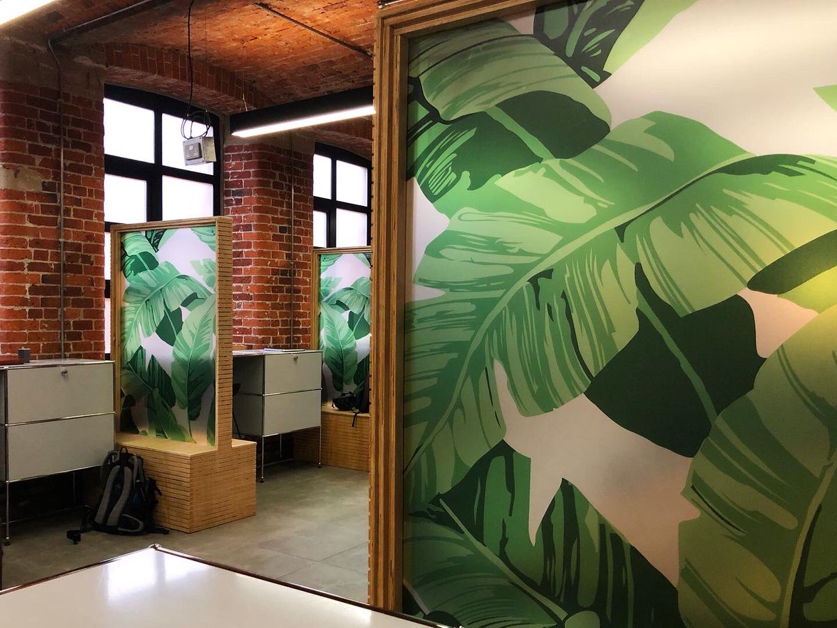 Castleton_Mill's tweet image. All the desks in our flexi workspace are separated by these awesome screens. It’s important to keep our space safe and clean for everyone working during the pandemic 😷