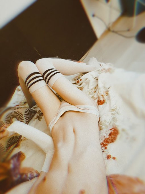 I'm so exhausted? lie down with me???

#femboy #gay #twink #nsfw #crossdresser #crossdressing #crossdressed