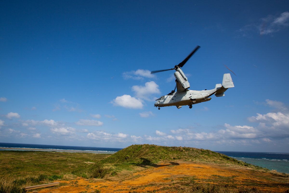 1stMAW_Marines's tweet photo. 5th #ANGLICO JTACs conducted Tactical Air Control Party and CAS training to maintain JTAC currency, simulated distribution operations and increase proficiency with the Link 16 with MV-22B Ospreys assigned to VMM-265.
#FreeAndOpenIndoPacific
#FightNow https://t.co/wKMKFLMN2Z